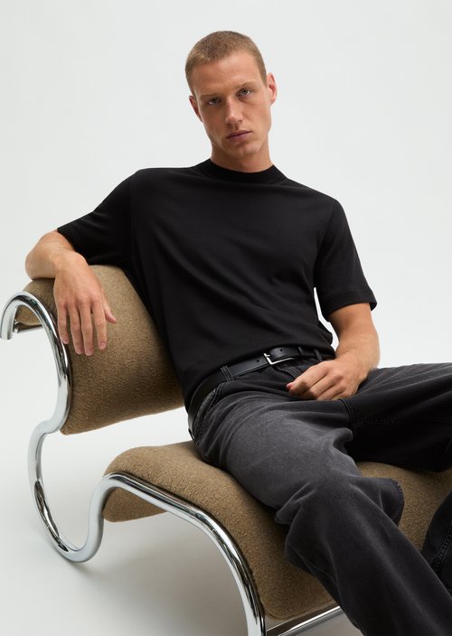 Regular T-shirt — Black