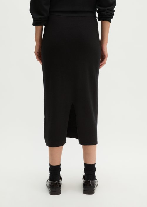 Slim-Fit Fine-Knit Skirt — Black