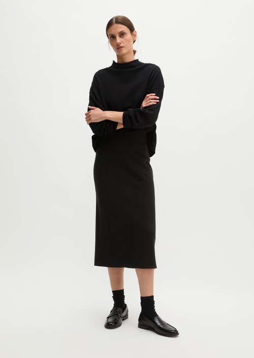 Slim-Fit Fine-Knit Skirt — Black