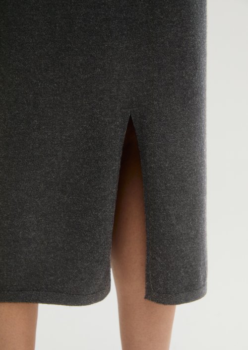 Slim-Fit Fine-Knit Skirt — Coal Grey Melange