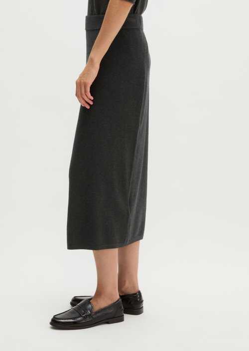 Slim-Fit Fine-Knit Skirt — Coal Grey Melange