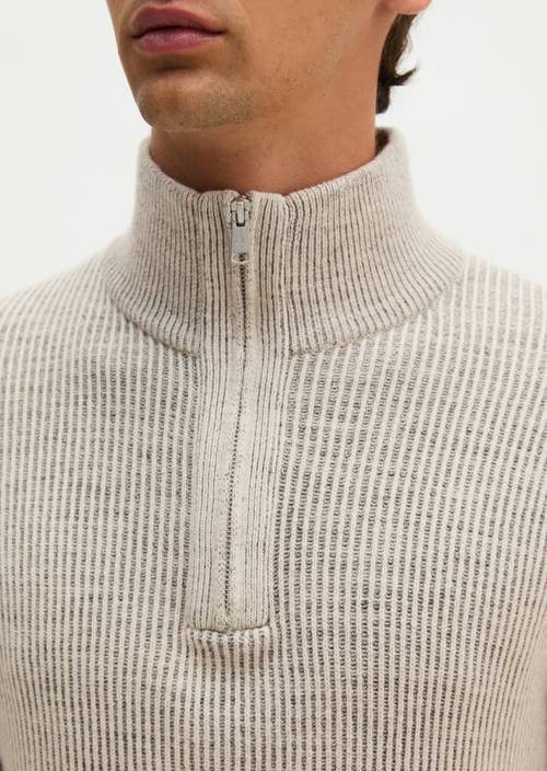 Strick-Troyer regular Light Beige in Detailansicht