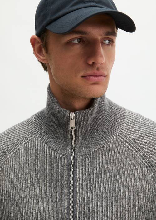 Stehkragen-Strickjacke regular Medium Grey in Detailansicht