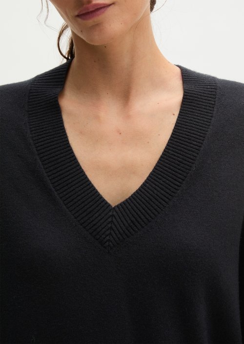 Loose-fitting V-neck sweater — Black