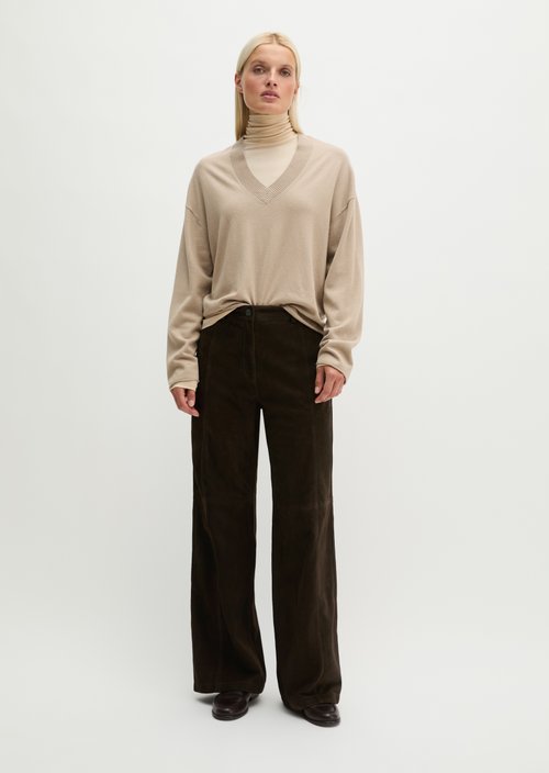 Loose-fitting V-neck sweater — Earthy Taupe