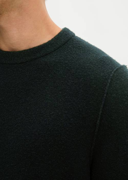 Pull bouclé coupe classique Black en vue détaillée