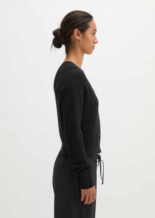 Slim-fit cropped cardigan — Black