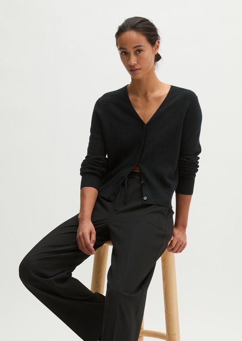 Slim-fit cropped cardigan — Black