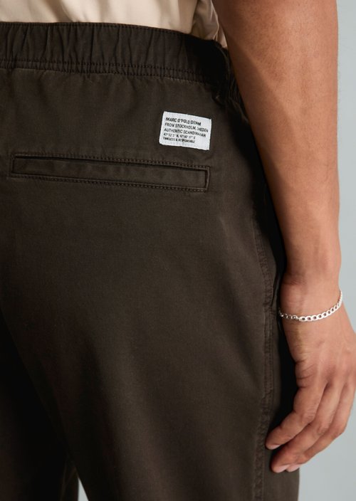 Pants, "Anders" Pleated Cropped Style — Chocolate Brown