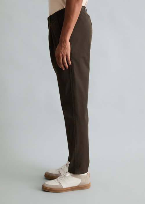 Pants, "Anders" Pleated Cropped Style — Chocolate Brown