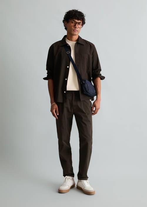Pants, "Anders" Pleated Cropped Style Chocolate Brown in front view