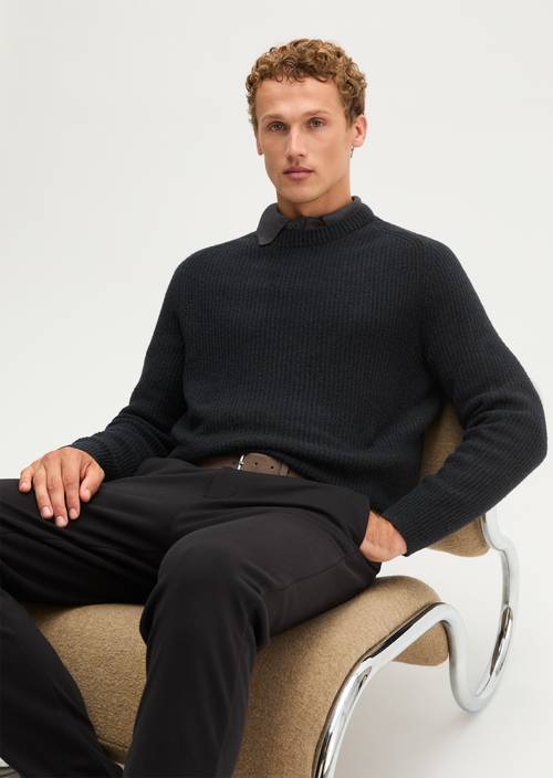 Regular-fit sweater Black in front view