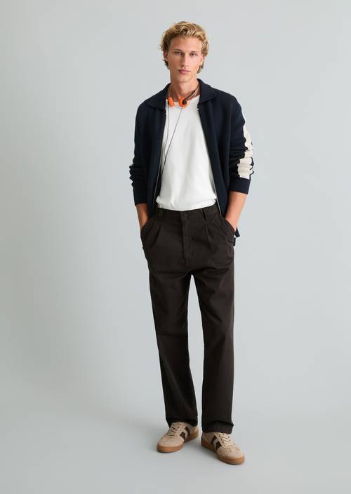 Pantalon modèle Lars à plis larges Chocolate Brown en vue de face