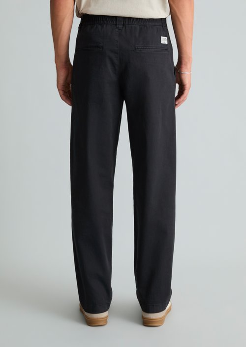 Lars Pleats Wide Pants — Dark Navy