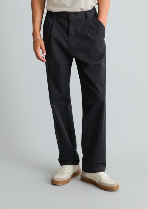 Lars Pleats Wide Pants — Dark Navy