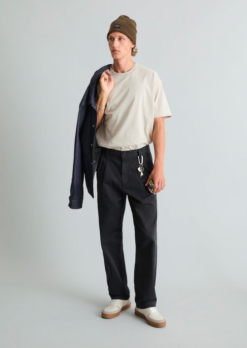 Lars Pleats Wide Pants — Dark Navy