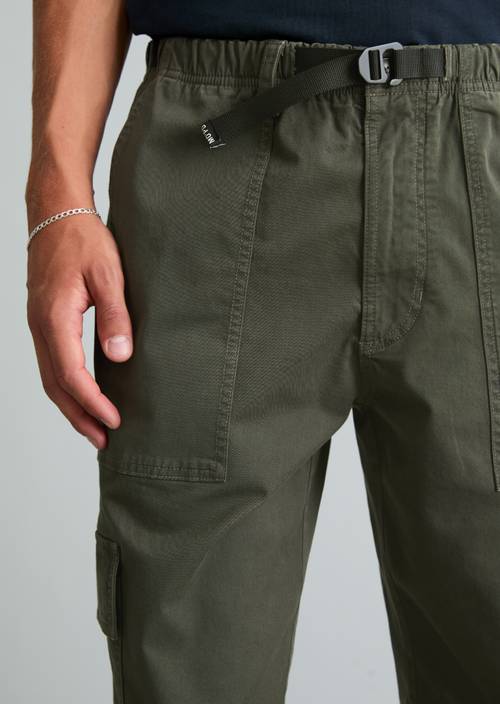 Sune Regular Cargo Pants Green Jasper in detail view
