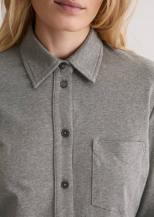 Blusa regular de punto Warm Granite Melange en vista detallada