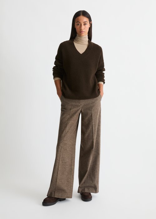 Loose-fitting V-neck knit sweater — Burnt Coffee