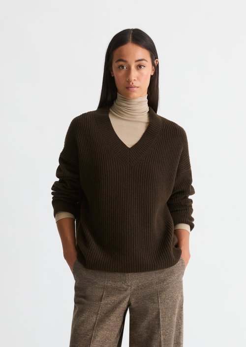 Loose-fitting V-neck knit sweater — Burnt Coffee