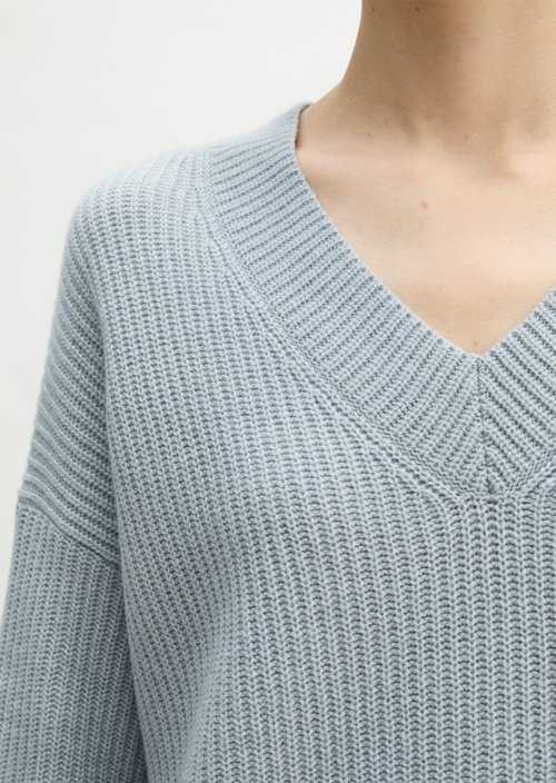 Loose-fitting V-neck knit sweater — Glacial Blue