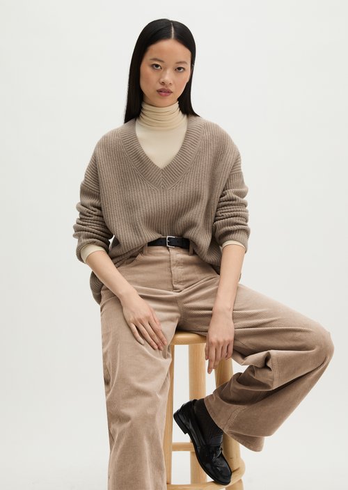 Loose-fitting V-neck knit sweater — Earthy Taupe