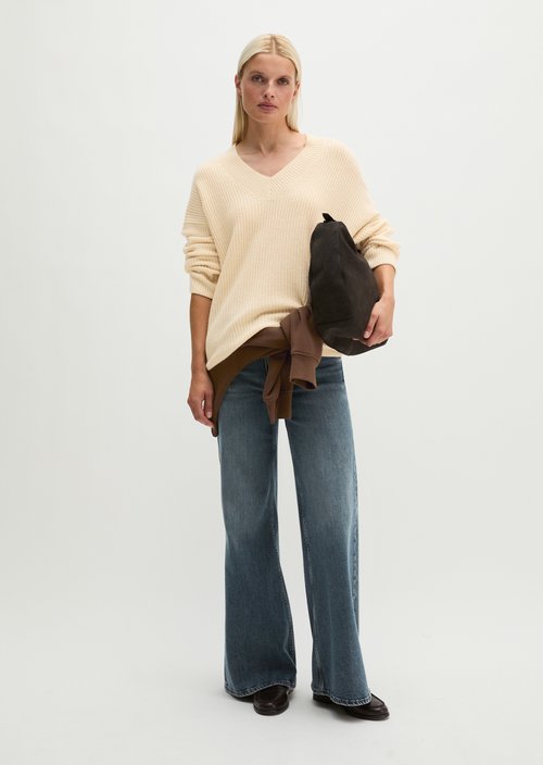 Loose-fitting V-neck knit sweater — Smokey Sands