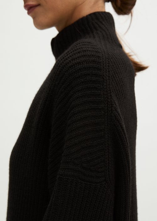 Loose-fitting knit dress — Black