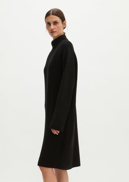 Loose-fitting knit dress — Black