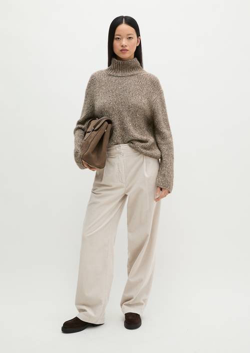 Pull ample Dark Brown en vue de face