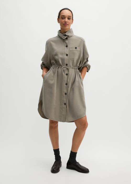 Robe col funnel loose Stone Taupe en vue de face