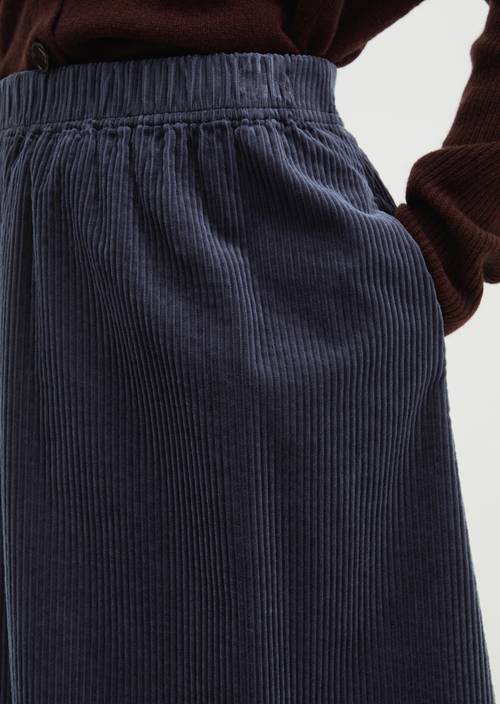 Mini-jupe en velours côtelé flare Maritime Blue en vue détaillée