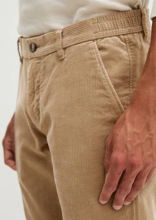 Cord Pants, Model Mads Jogger, Regular Fit Pale Khaki in detail view