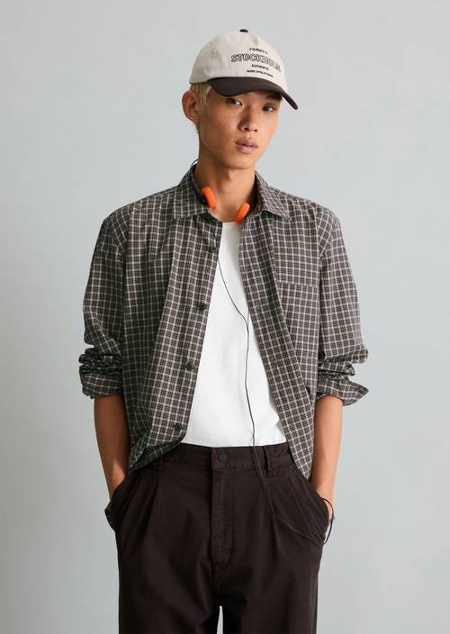 Chemise coupe classique Dark Beige en vue de face