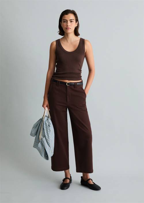 Barrel Pants cropped Burnt Aubergine in Frontalansicht