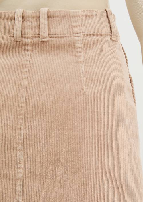 Cordrock slim Earthy Taupe in Detailansicht