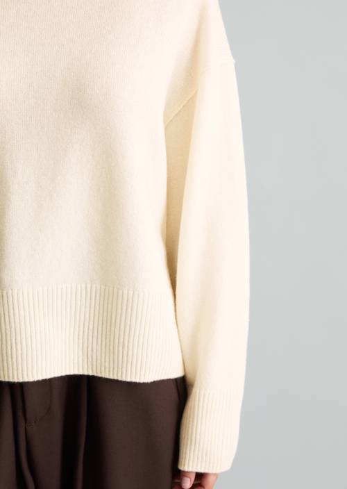 Merino-Strickpullover oversize White Blush in Detailansicht