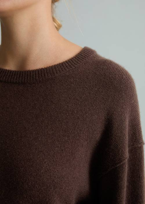 Merino-Strickpullover oversize Espresso Brown in Detailansicht