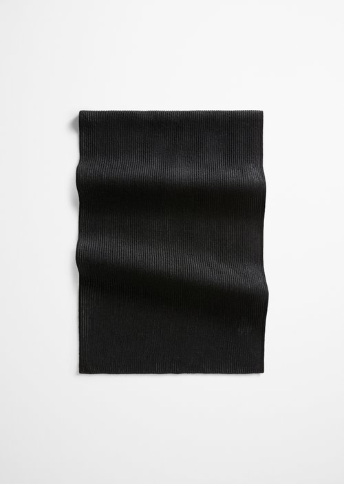 Knitted Scarf — Black