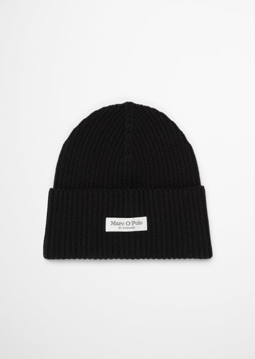 Knitted hat — Black