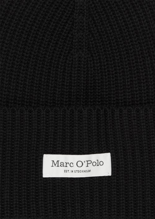 Knitted hat — Black