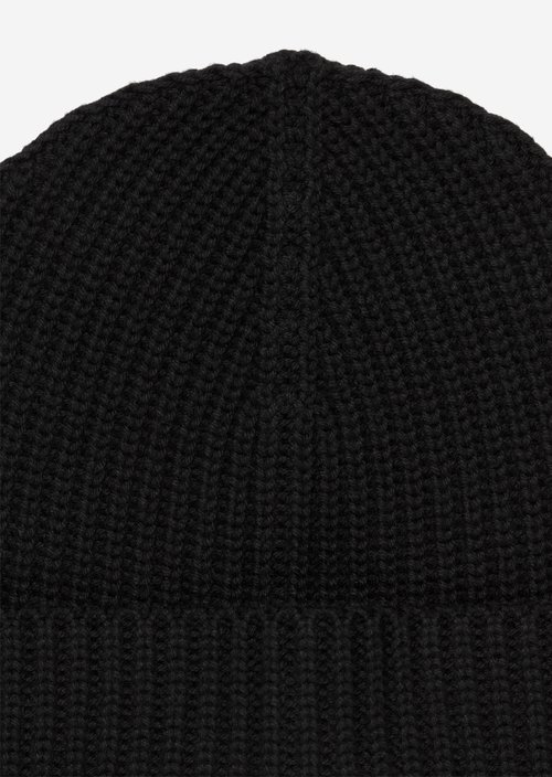 Knitted hat — Black