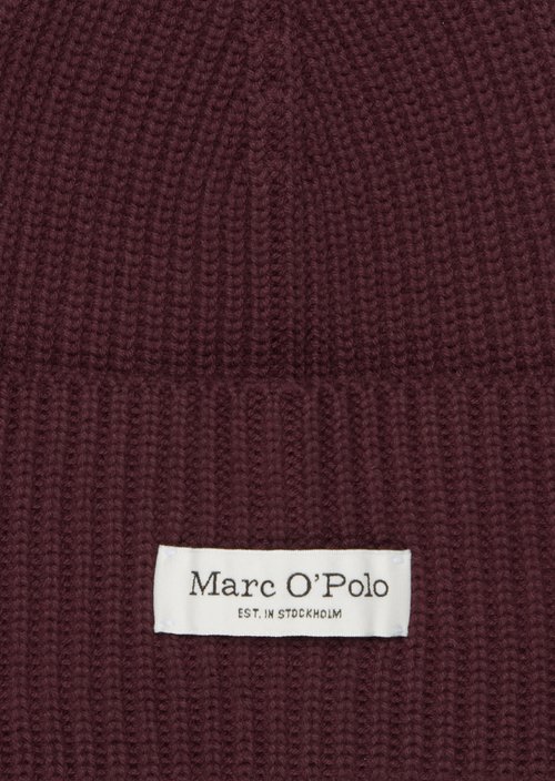 Knitted hat — Black Cherry