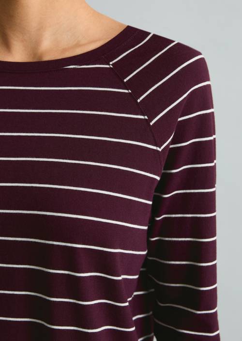Gestreiftes Longsleeve relaxed Dark Red in Detailansicht