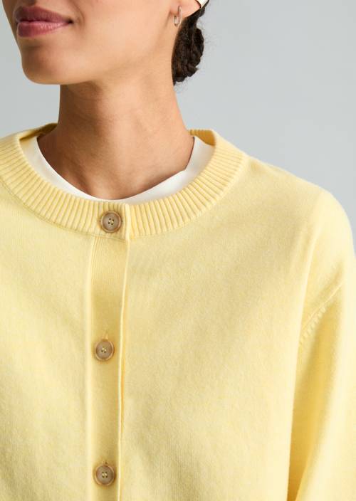 Cardigan coupe classique Medium Yellow Melange en vue détaillée