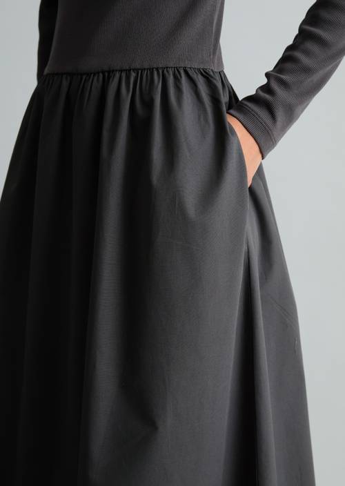 Jerseykleid flared Light Graphite in Detailansicht