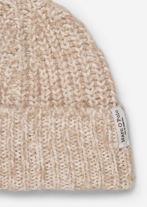 Knitted hat — Light Brown