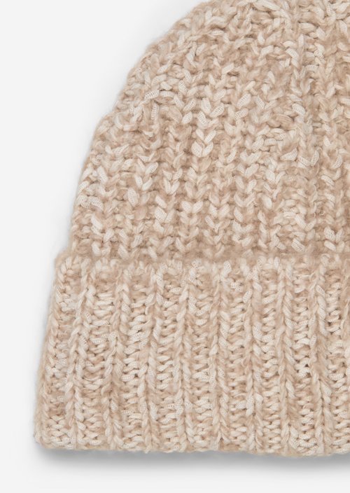 Knitted hat — Light Brown