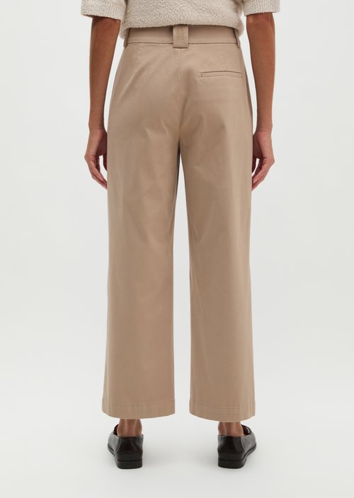Pants model Mea straight — Earthy Taupe