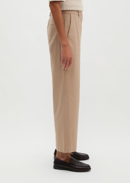 Pants model Mea straight — Earthy Taupe